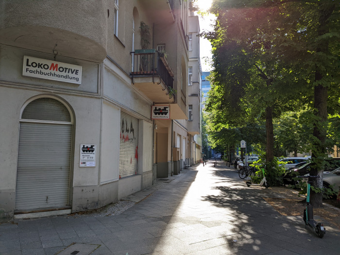 Beim Pixel 6a verschwinden die Details am Boden und im Hintergrund aufgrund des hohen Kontrasts. (Bild: Tobias K&ouml;ltzsch/Golem.de)